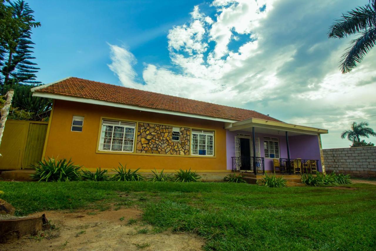 Nice Guest House Jinja Bagian luar foto