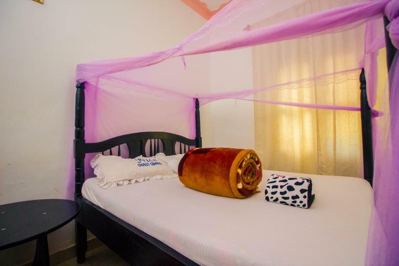 Nice Guest House Jinja Bagian luar foto